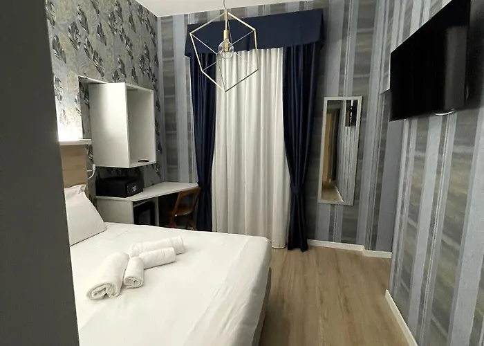 Rome's Gloria 2* Rome
